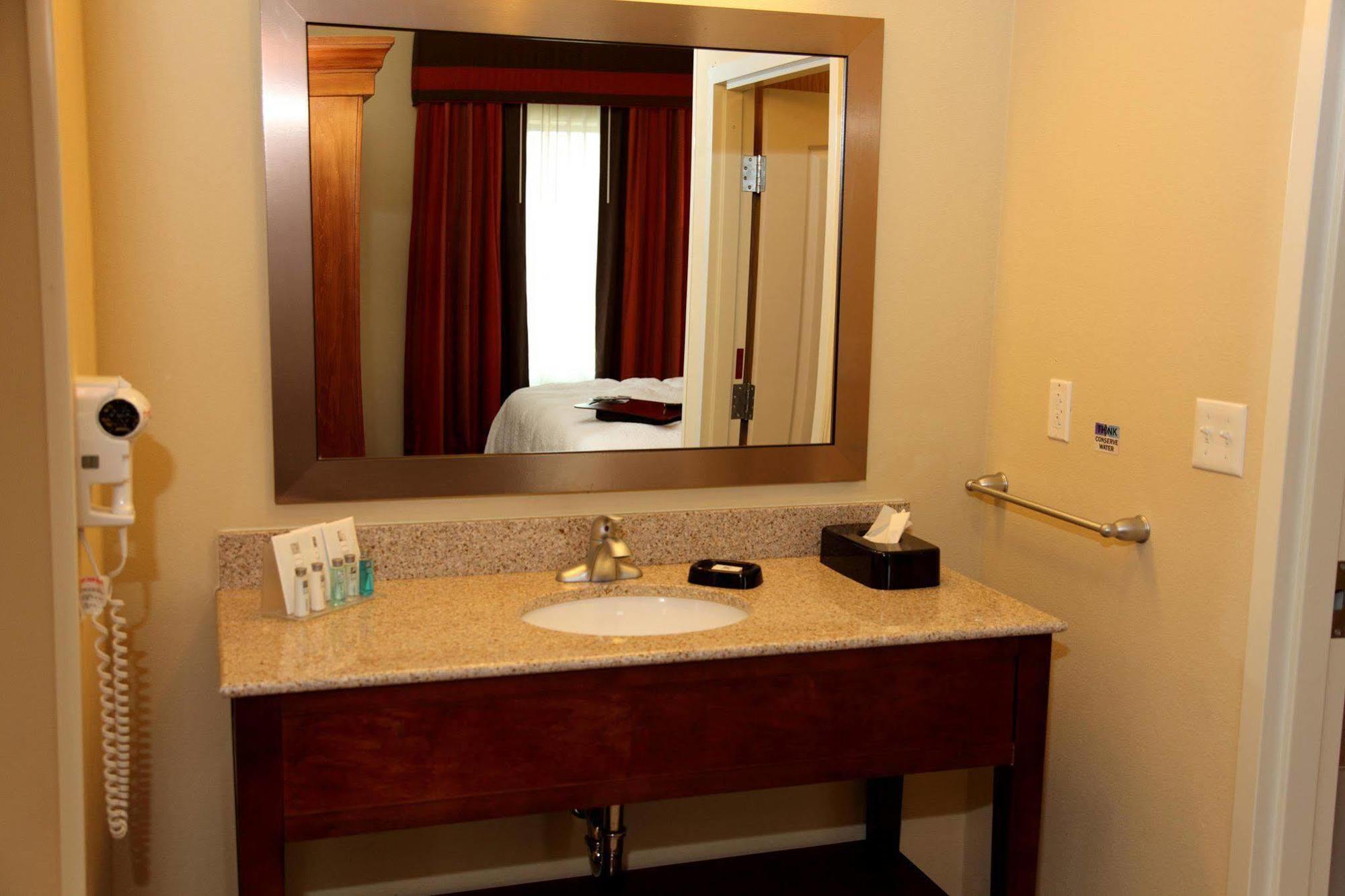 Hampton Inn & Suites Bastrop Habitación foto